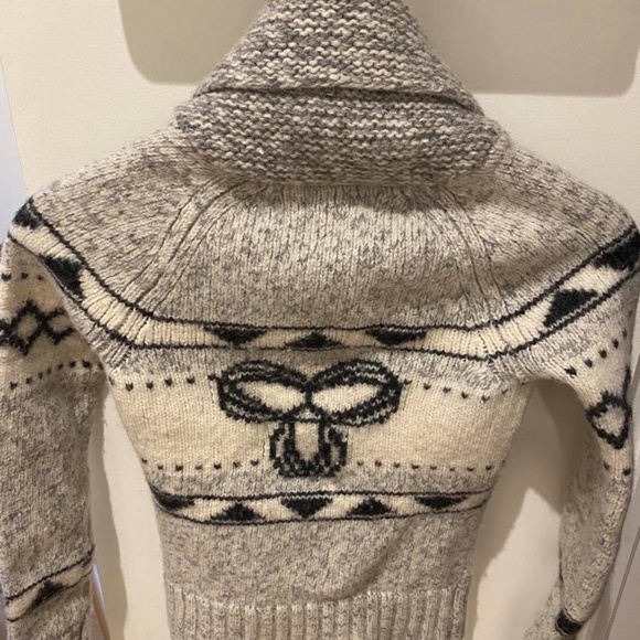 TNA Aritzia Knit 100% Lambs Wool Sweater - Picture 4 of 4